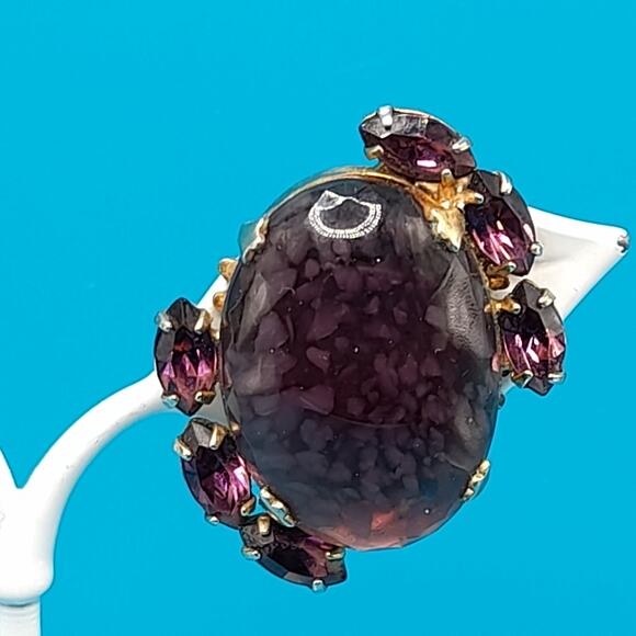 Vintage Purple Glass Rhinestone Clip Earrings, Gold Tone, 1 1/4", 1950s - Picture 3 of 10